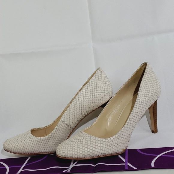 Nine West White/Cream Leather Snakeskin Closed Toe Heels - Size 6.5 M - Picture 13 of 16
